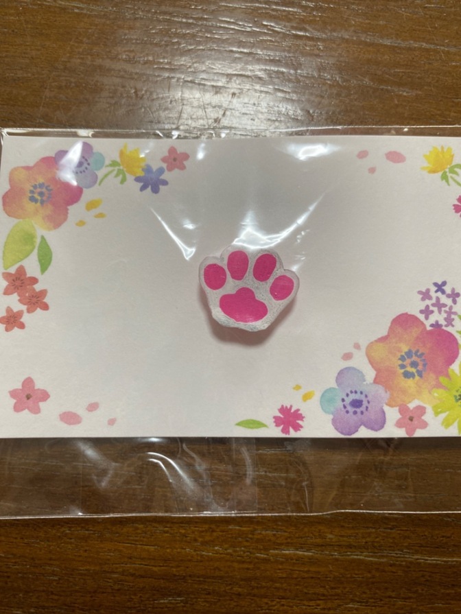 ★ハンドメイド 肉球チャーム★マスク＊帽子＊襟に♪ ピンク大( 1.8センチ）オリジナル