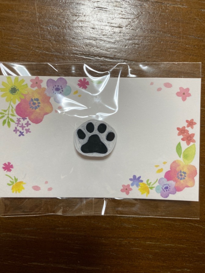 ★ハンドメイド 肉球チャーム★マスク＊帽子＊襟に♪ ブラック 大( 2センチ）オリジナル