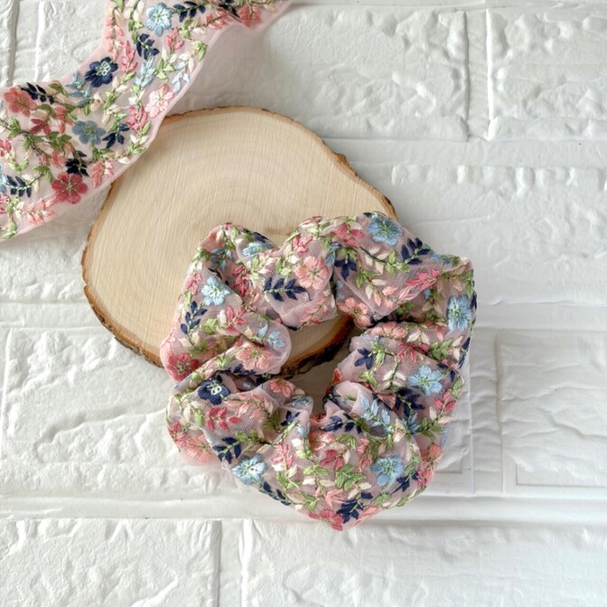 インド刺繍リボン🎀シュシュ　ピンク小花