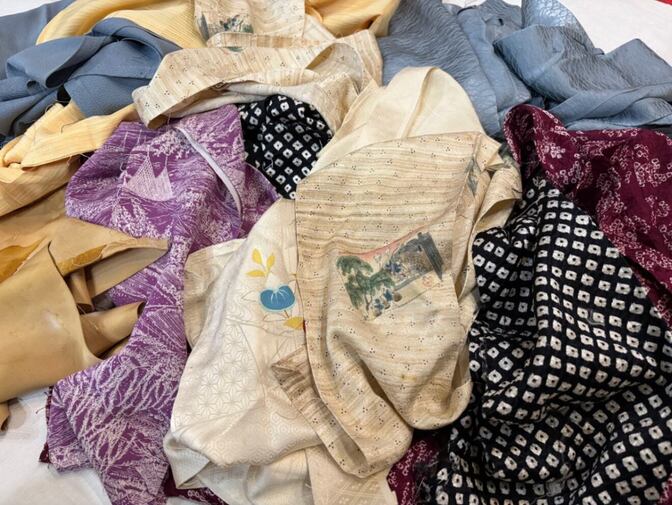 【着物端切れ】色柄サイズおまかせ/クリックポストサイズにぎゅうぎゅうに詰めて/正絹/柔らかい素材