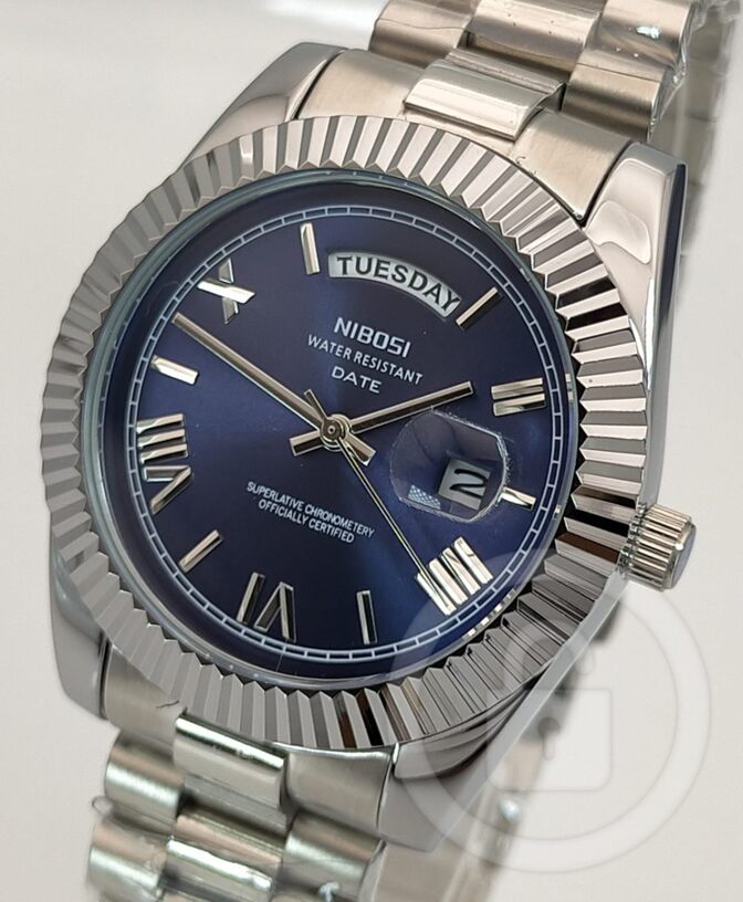 全ては「美しい」のひと言に凝縮【デイデイト機能搭載/新品】サファイアブルー文字盤 日付/曜日W表示