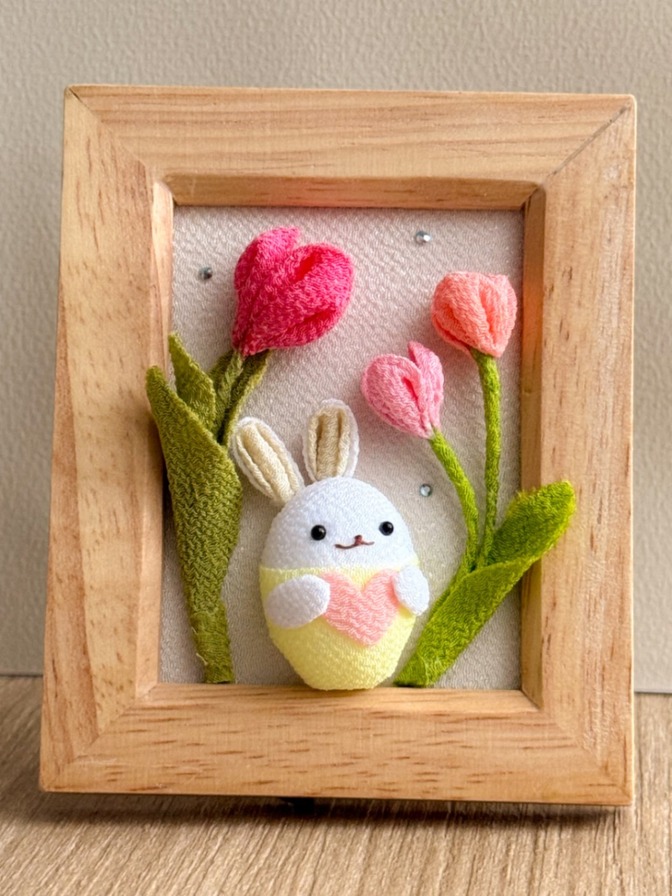 【ハンドメイド】うさぎと3本のチューリップのちりめんフォトフレーム
