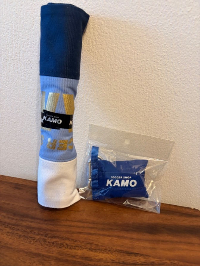 【KAMO】 オリジナルシューズケース＆ノベルティクッションキーホルダー
