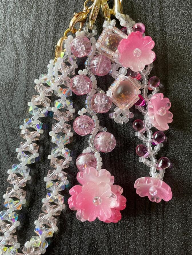 「いくつになっても咲き続ける桜色チャーム」〜春のビーズチャーム　4点セット