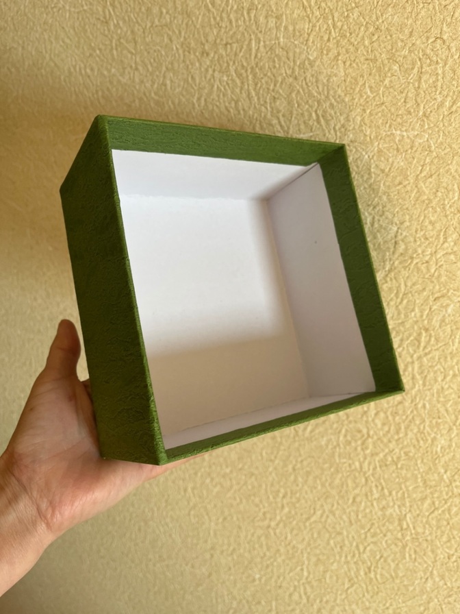 【ギフト用 BOX】
新品・未使用　
ギフトに最適 蓋付きBOX です


