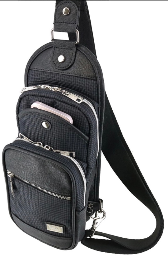 ニコル　ブラック ボディバッグ 多層ポケット