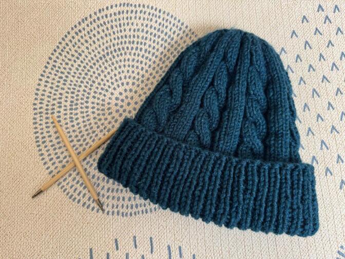 【スタート記念価格】縄あみ模様の手編みニット帽　ハンドメイド　一点もの
