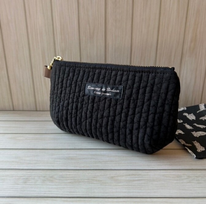 【ハンドメイド】ヌビ×リバティ《Meow》　ころりんポーチ 16cmファスナー ブラック 