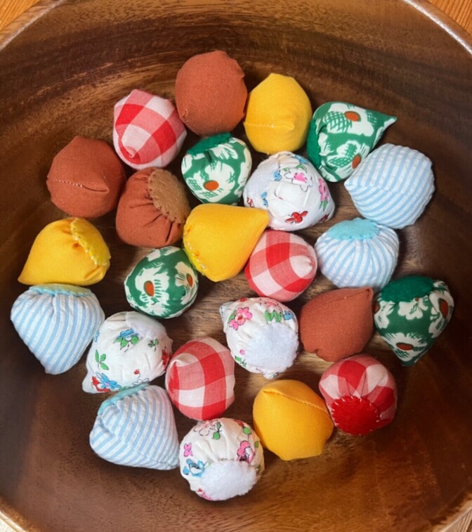 おままごと 見立て遊び しずく型の布おもちゃ 保育 モンテッソーリ