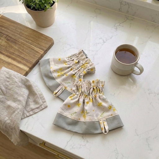 【ハンドメイド】ミモザ柄アームカバー｜ショート丈　ループ紐付き　花柄　黄色　オレンジ　グリーン