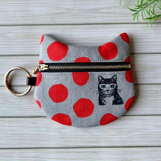【ハンドメイド】サングラス🕶️キャット　カラビナリング付き　猫のぺたんこポーチ　グレー×レッド