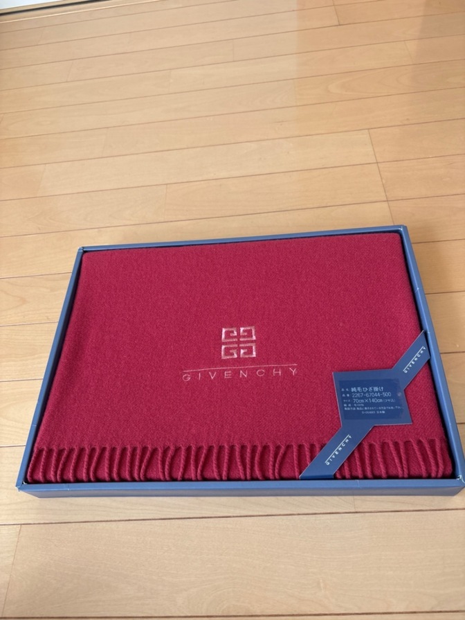 ジバンシー　GIVENCHY 

純毛ひざ掛け　膝掛け