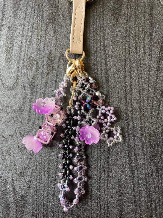 「凛と咲く紫のきらめきチャーム」〜紫ビーズチャーム大人女性向け〜4点セット