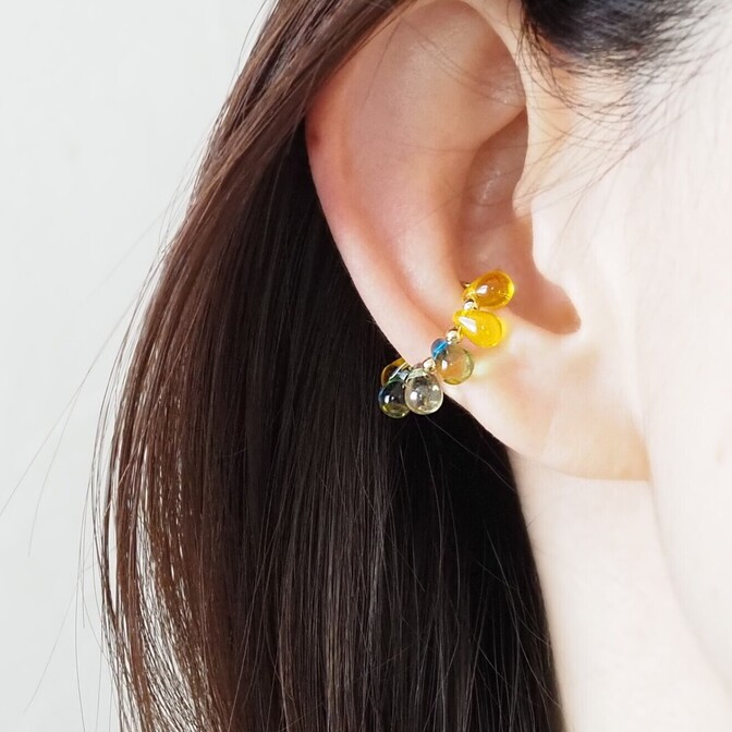 耳元に咲くミモザ 大人イエロー＊しずくガラスのイヤーカフ（片耳用）