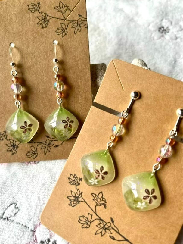 オリーブの森の小さな花／イヤリング＆ピアス【リベポ払い歓迎🎉】