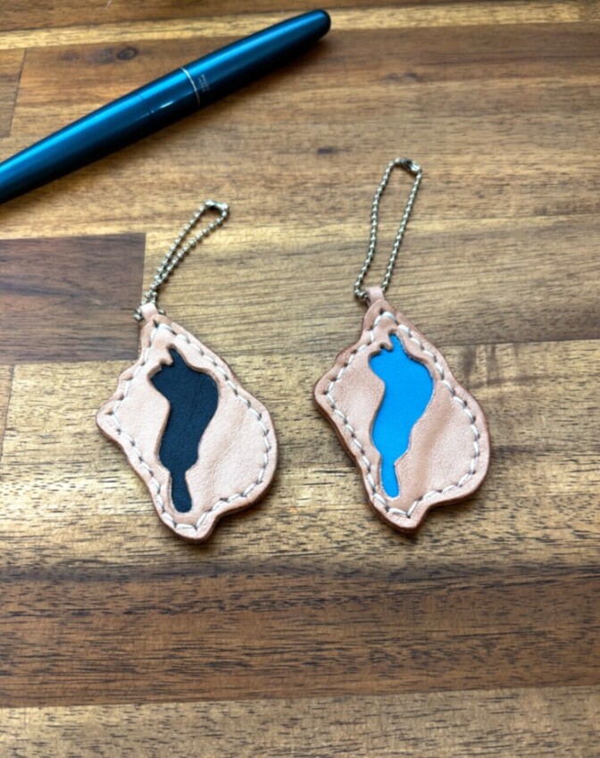 本革　滋賀・琵琶湖キーホルダー