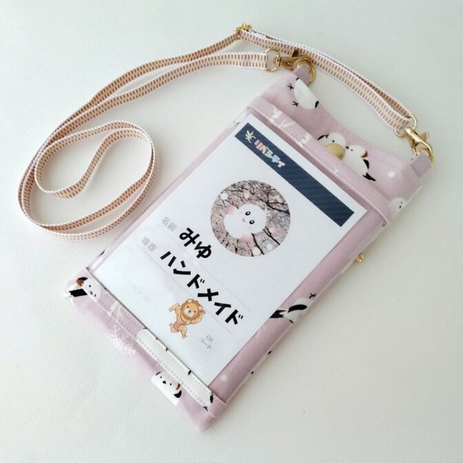 【真田紐のショルダー紐付き♪】雪景色・ピンクのシマエナガさん 名札ケース
