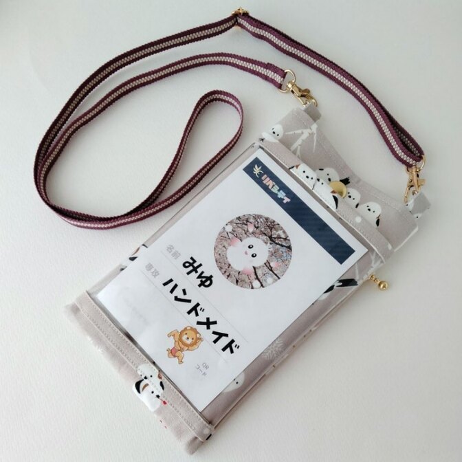 【真田紐のショルダー紐付き♪】雪景色・グレーのシマエナガさん 名札ケース 
