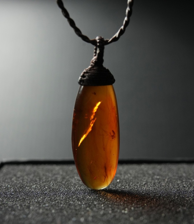 琥珀のアクセサリー