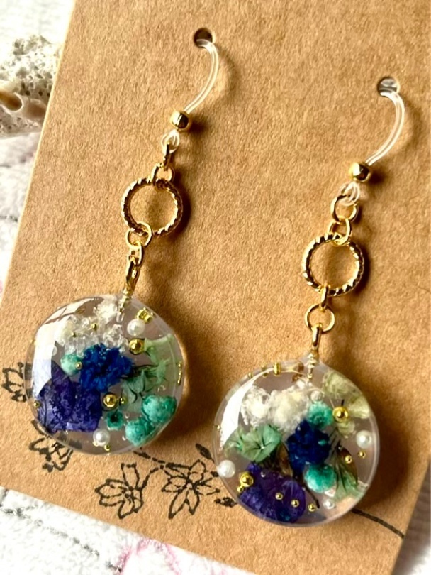 ドライフラワーたっぷりピアス【リベポ払い歓迎🎉】