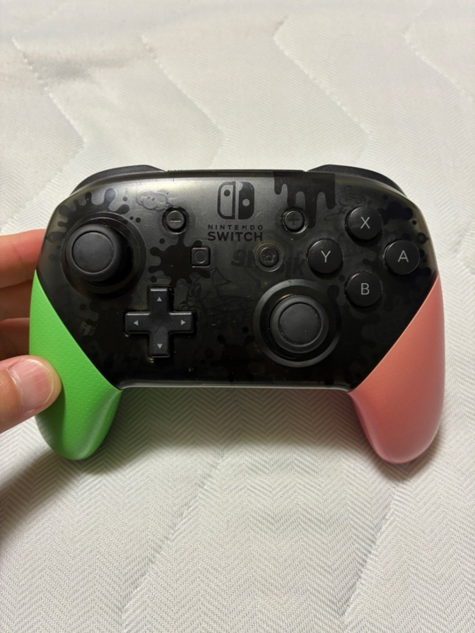 【右グリップに日焼けあり】ニンテンドースイッチ　プロコン　スプラトゥーン