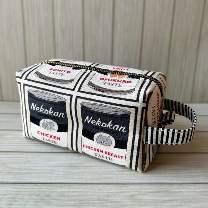 【ハンドメイド】ボックスポーチ　猫缶🥫ボックス　持ち手付き　