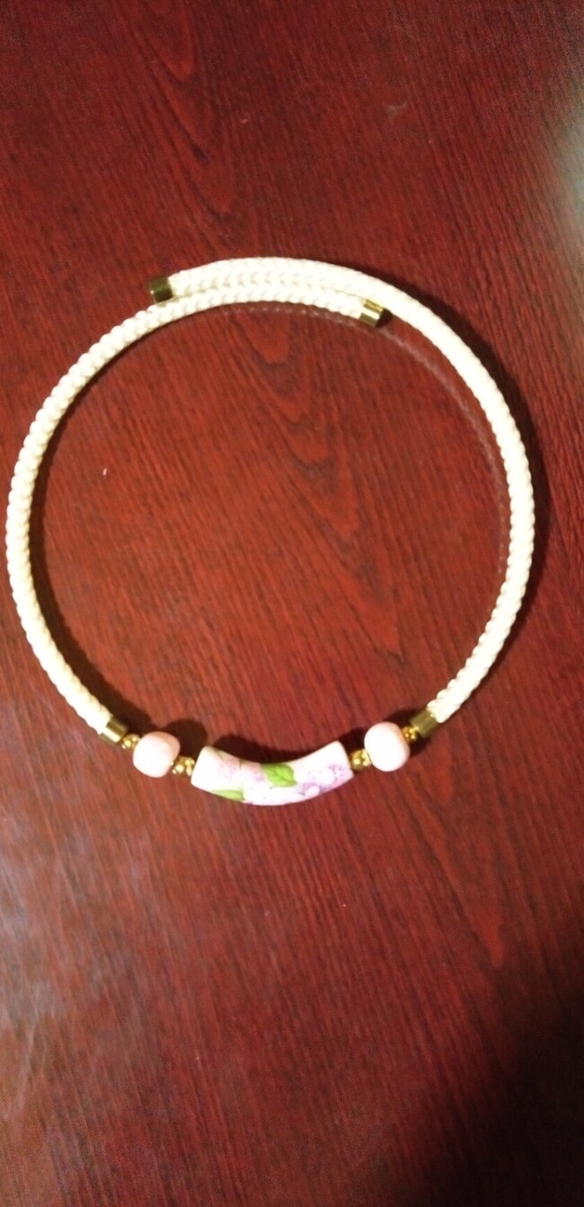 
【新品・未使用】花柄装飾のピンクチョーカー　台湾みやげ　上品