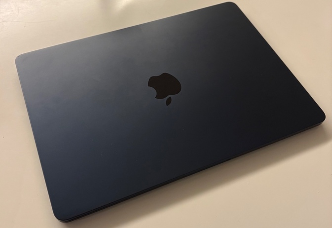 MacBook Air M3チップ 8GB