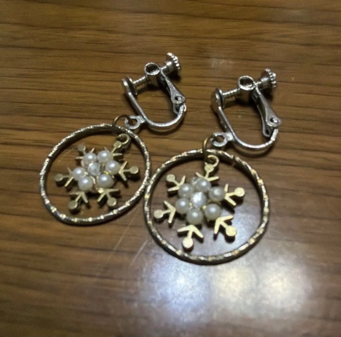 【ハンドメイド】雪の結晶 イヤリング パール風 アンティーク調