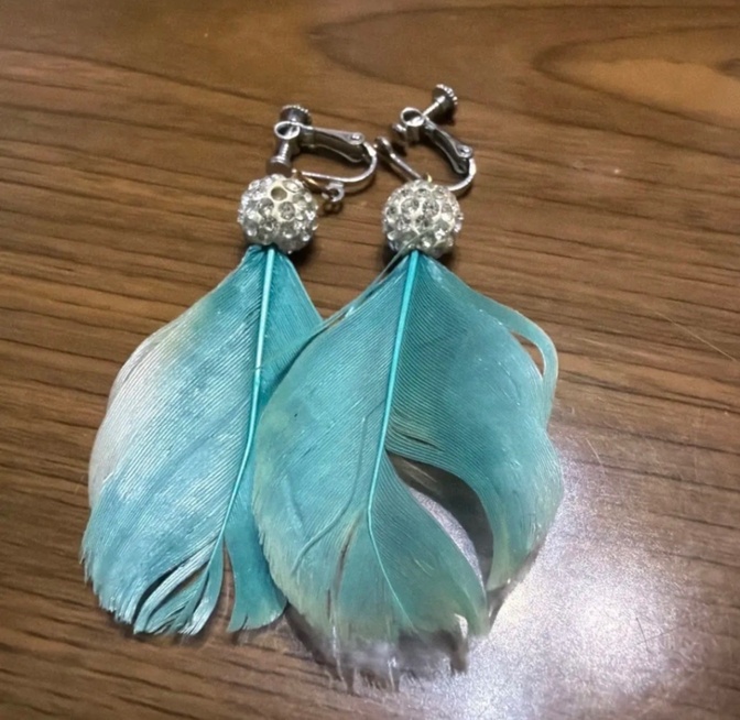 【ハンドメイド】　フェイクフェザー イヤリング ターコイズカラー