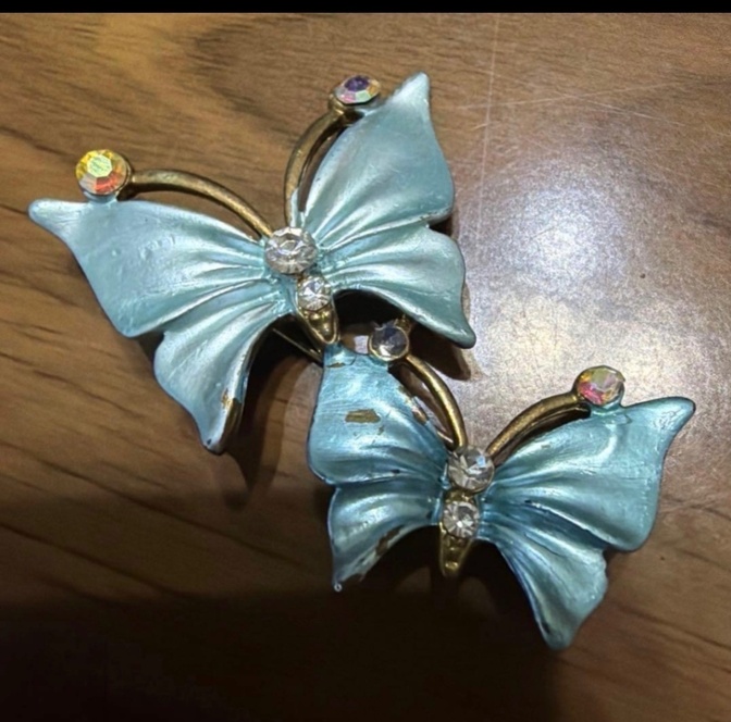 蝶モチーフ ブローチ ライトブルー レトロ風 ヴィンテージ調