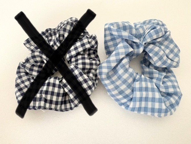 【新品】写真右側 水色系 チェック柄 シュシュ 1個