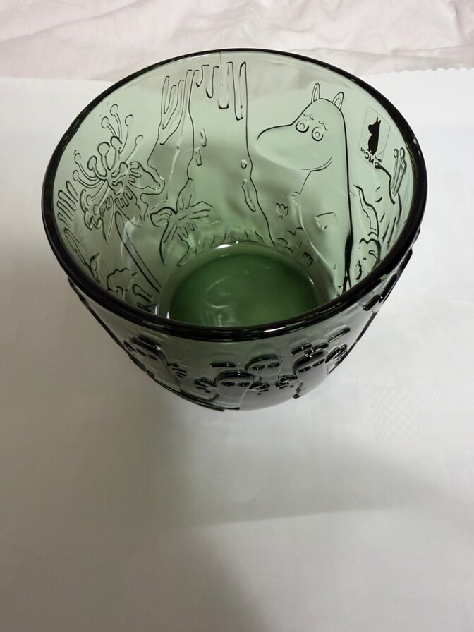 ムーミン好きの方いかがでしょうか！アラビアのグリーンのグラスです。