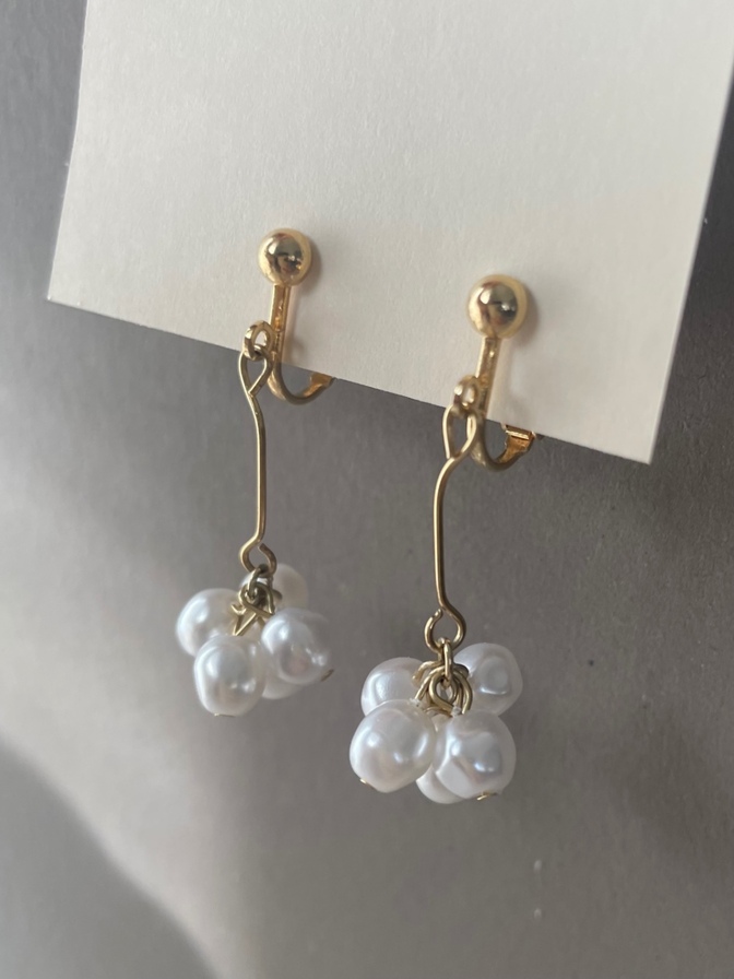 【ハンドメイド】パールの花びらイヤリング