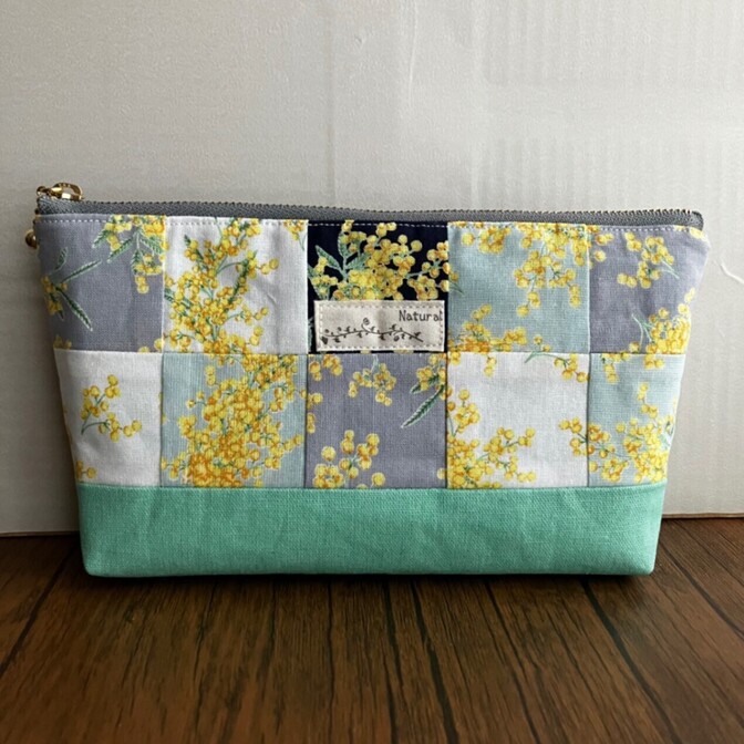 ミモザ　四角つなぎ　20cm マチ付き ポーチ ハンドメイド ファスナーポーチ 花柄