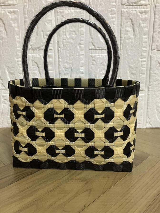 【ハンドメイド】　プラかごバッグ（リボン）