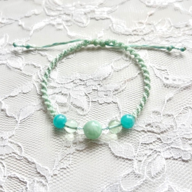 【ハンドメイド】優しい緑の天然石 マクラメ編み ブレスレット