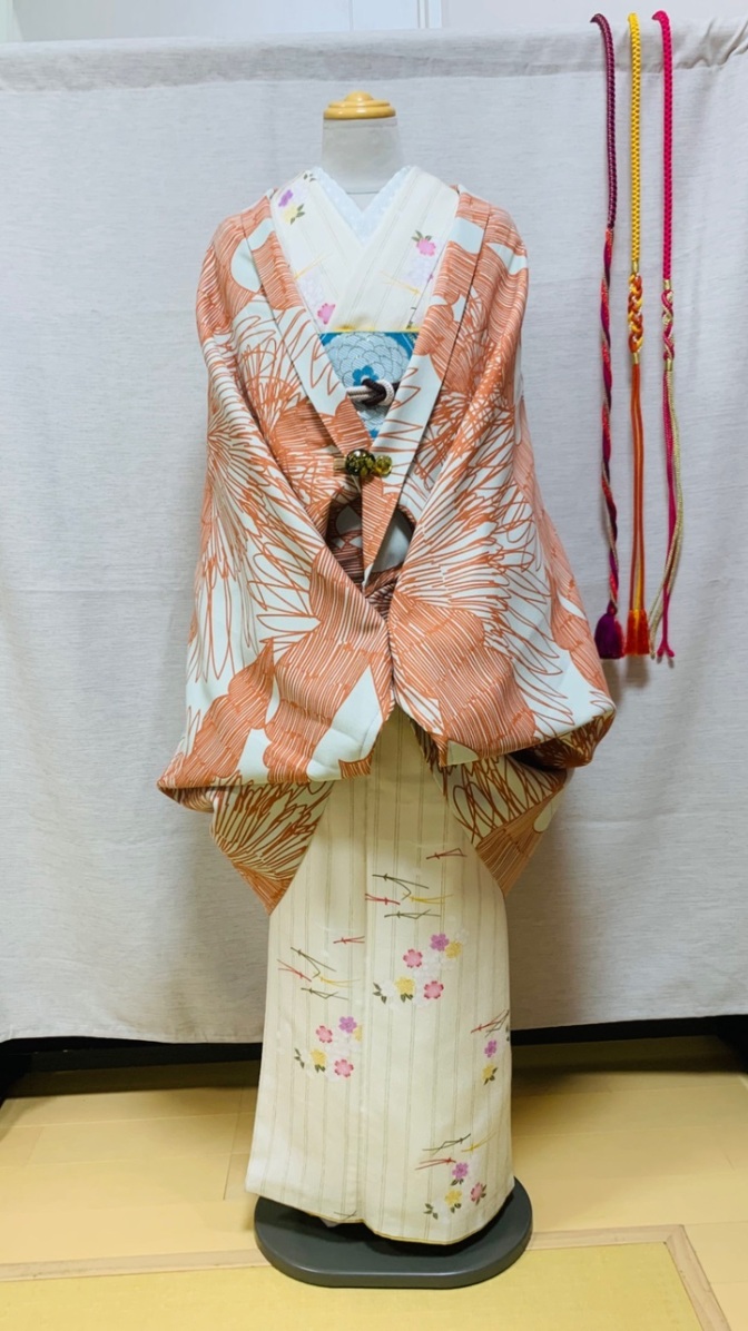 【着物コート】モモンガコート
寒い日にさっと羽織れる優れもの（万能な着回しアイテムです）　