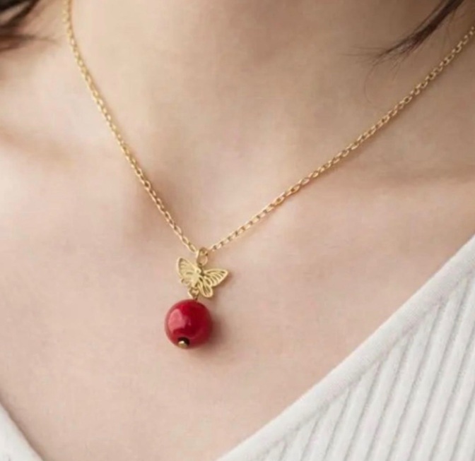 【リメイク】 輪島朝市イヤリングリメイク ネックレス 赤玉 蝶チャーム 和風アクセ