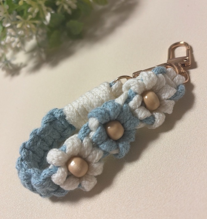 マクラメ　お花キーホルダー　バックチャーム