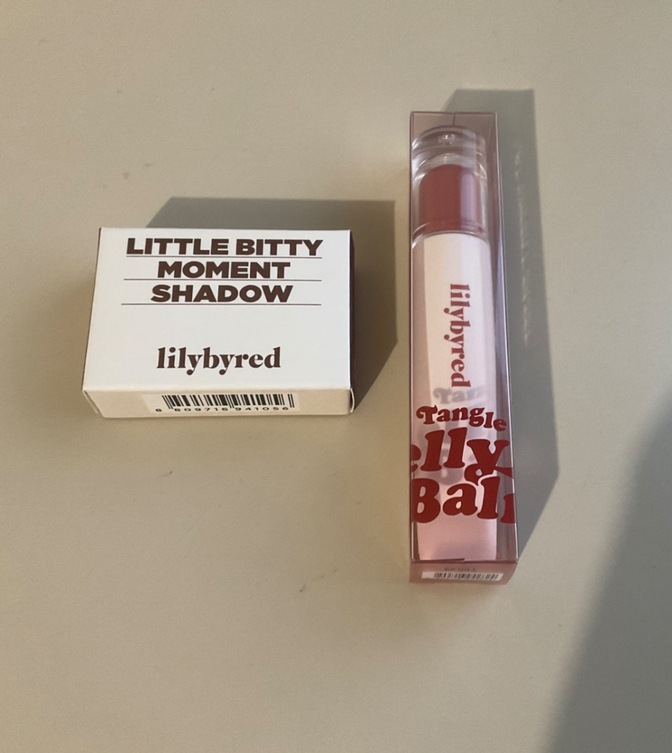 【Lilybyred】のリップとアイシャドウ
