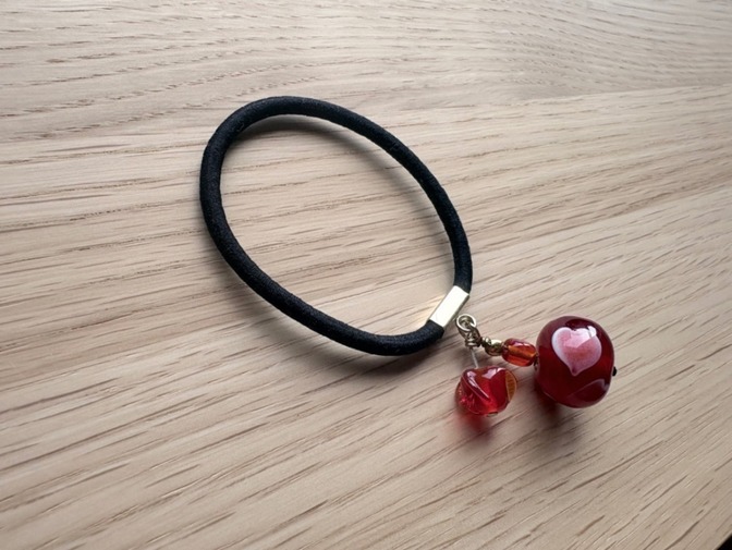 【ハンドメイド】揺れる大人かわいい♡ ガラスアクセサリーとんぼ玉ヘアゴム 赤 ハート 