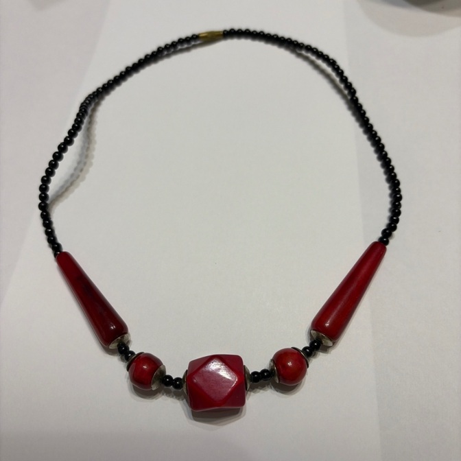 海外購入 ビーズネックレス 赤 ブラック レトロデザイン 個性的 一点物