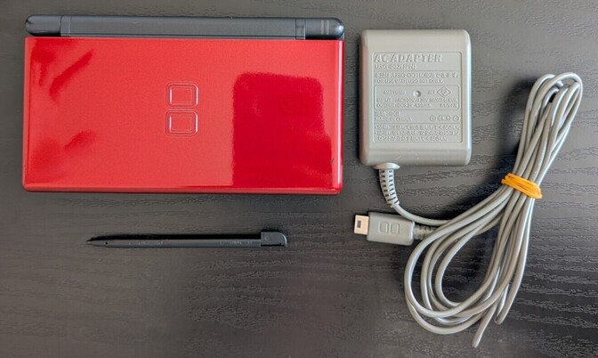 ニンテンドーDS Lite クリムゾン/ブラック