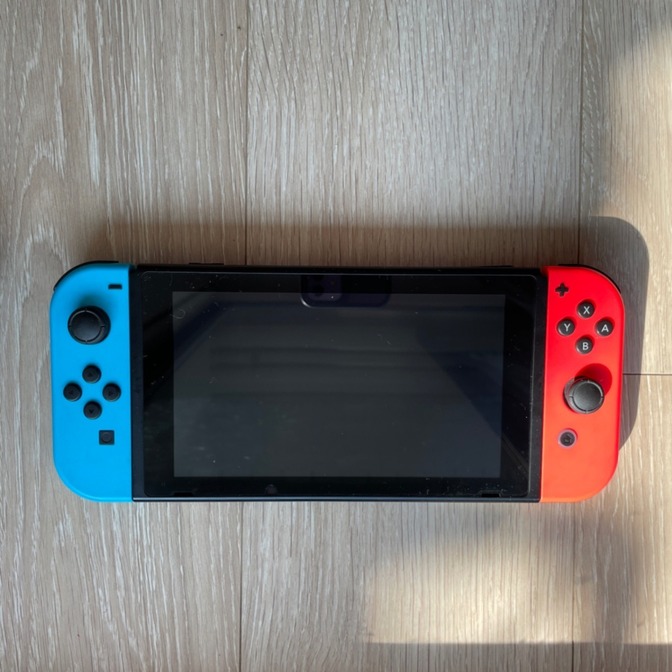 Nintendo Switch本体　別売のJoy-Con充電グリップのおまけ付き