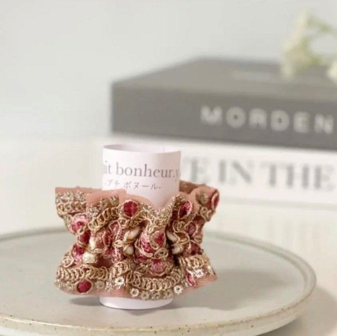 インド刺繍リボンのくしゅくしゅシュシュ