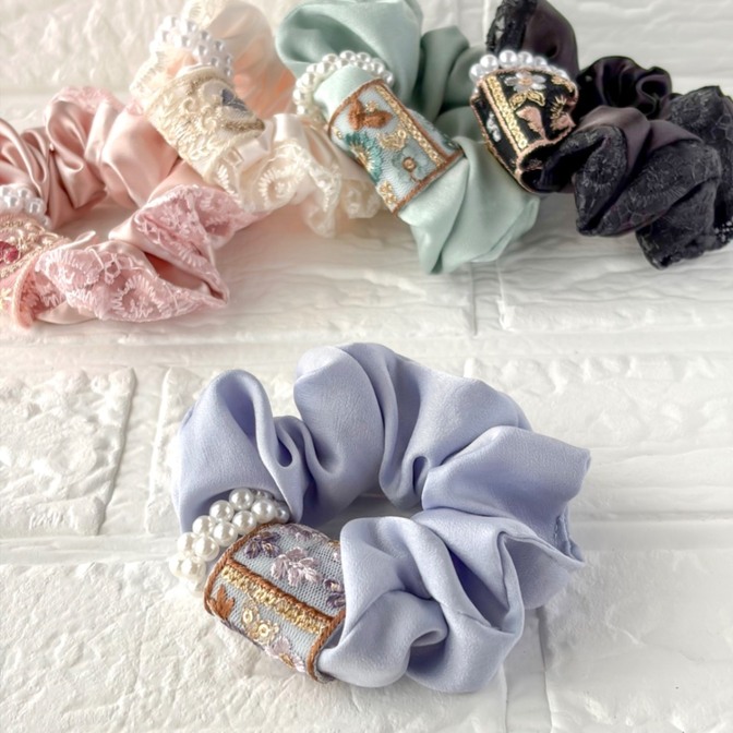 インド刺繍リボン🎀シュシュ　パールライラックパープル
