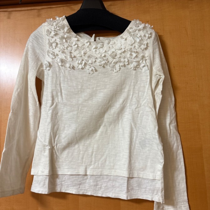 GAP140cm花のモチーフがかわいい長袖Tシャツ