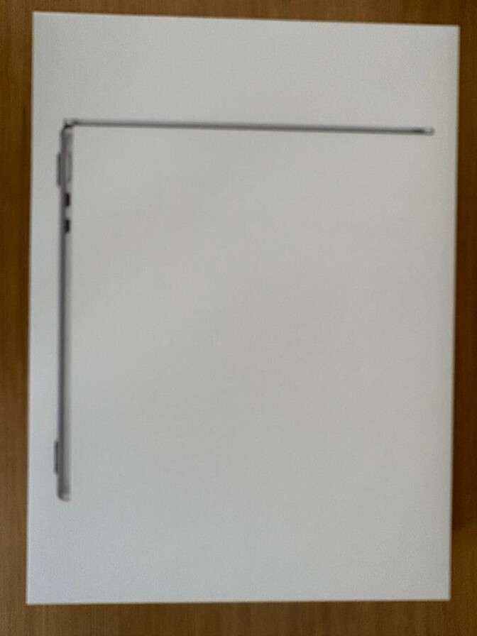 MacBook Air 13.3インチ M3チップ　シルバー 256GB メモリ16GB