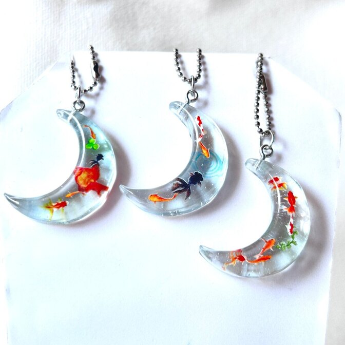 金魚×三日月 レジンチャーム｜夏 和風 ランダム ハンドメイド